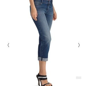 Sold out in stores. WHBM slim crop womens jeans stretch. B2